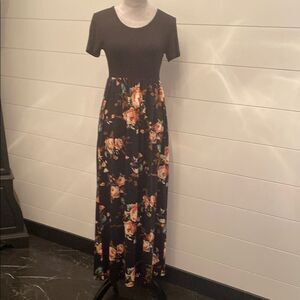 Grecerelle Casual Black and pink floral Maxi Sundress with Crew Neck